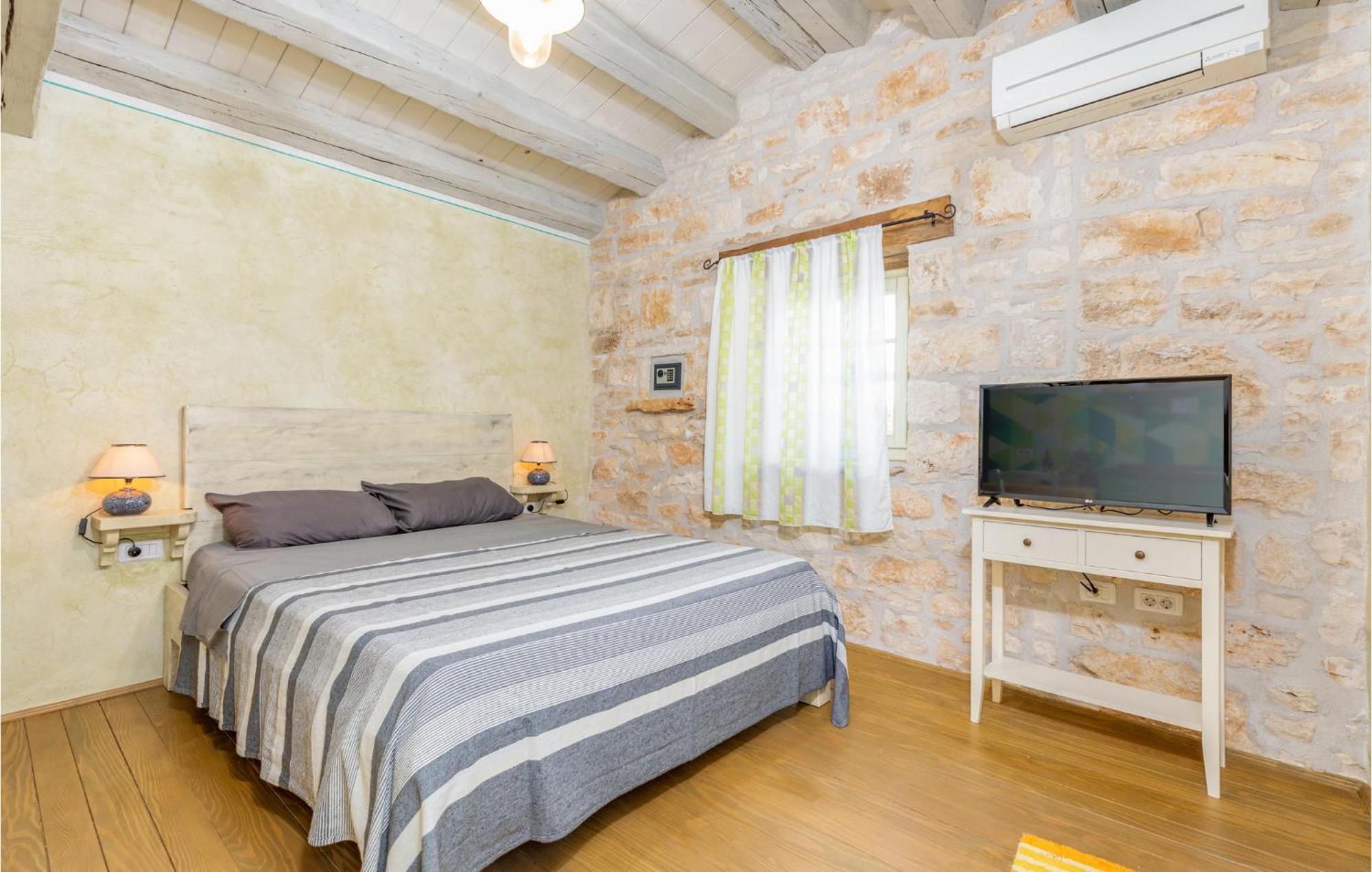Awesome Apartment In Žminj Kültér fotó