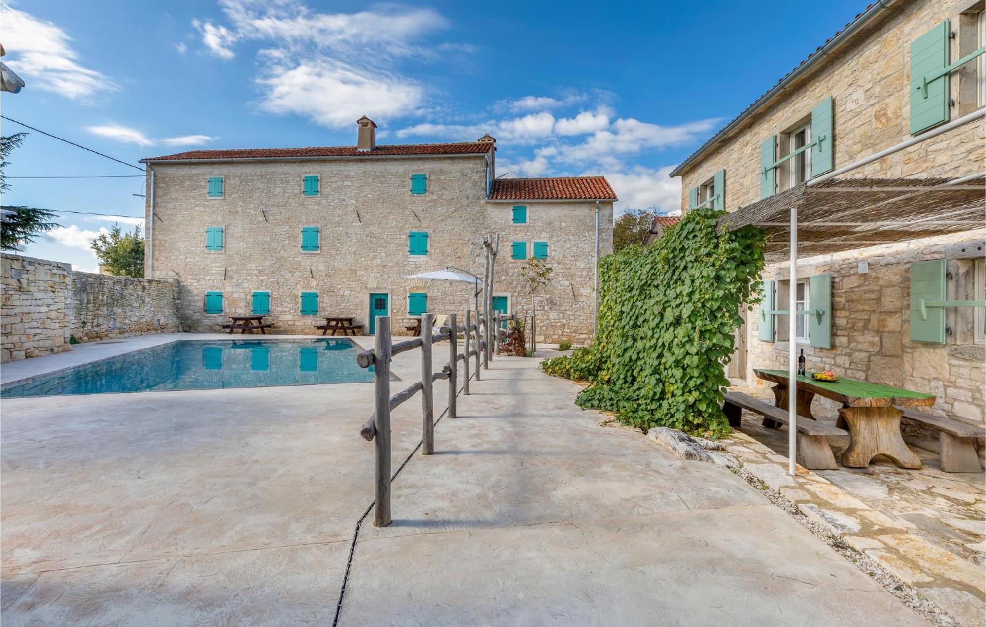 Awesome Apartment In Žminj Kültér fotó